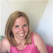 Diplomata al liceo psicopedagogico impartisce lezioni di inglese e italiano a ragazzi delle scuole medie ed elementari